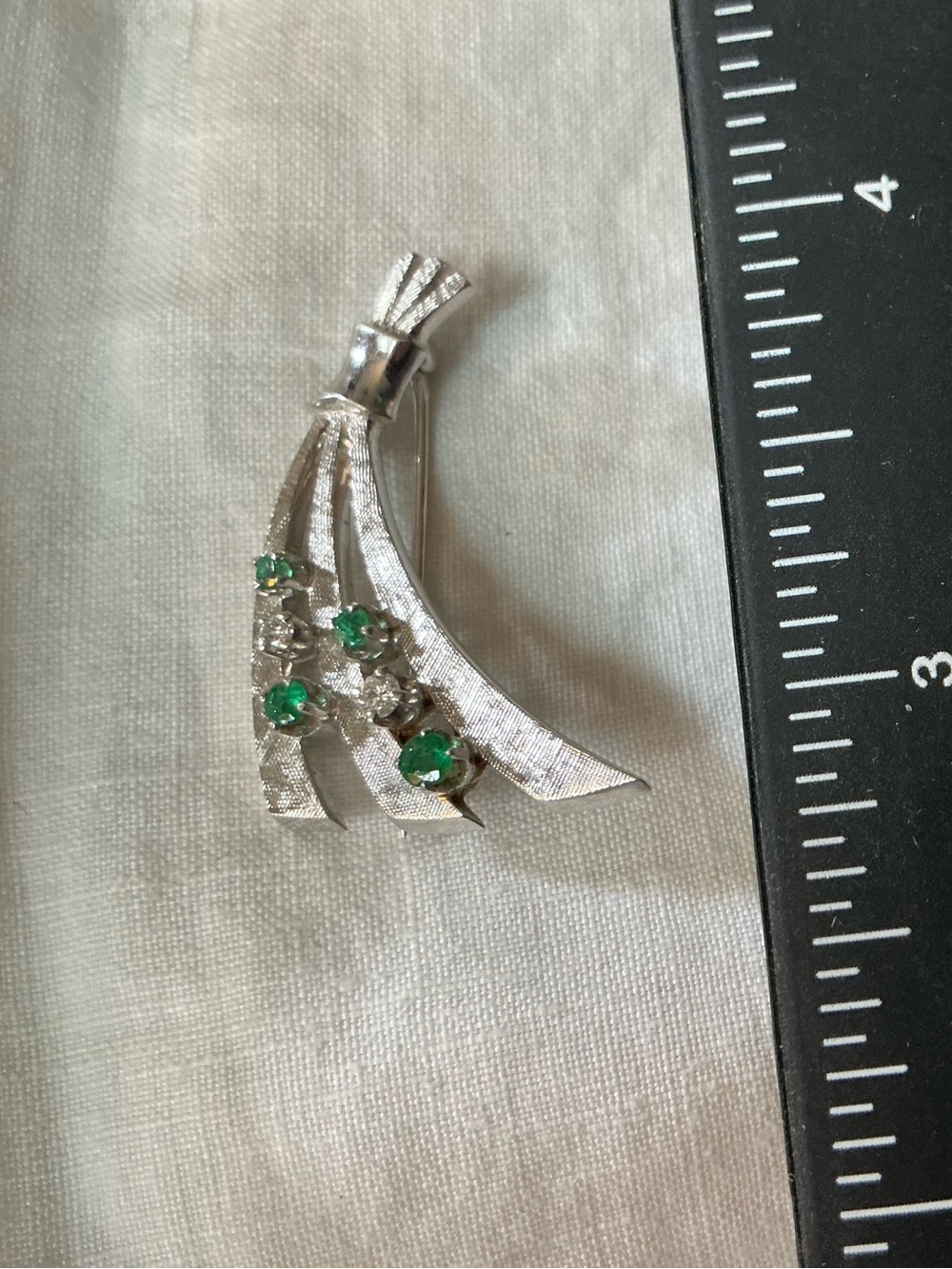 14kt white gold emerald/diamond brooch/pendant (135-8)